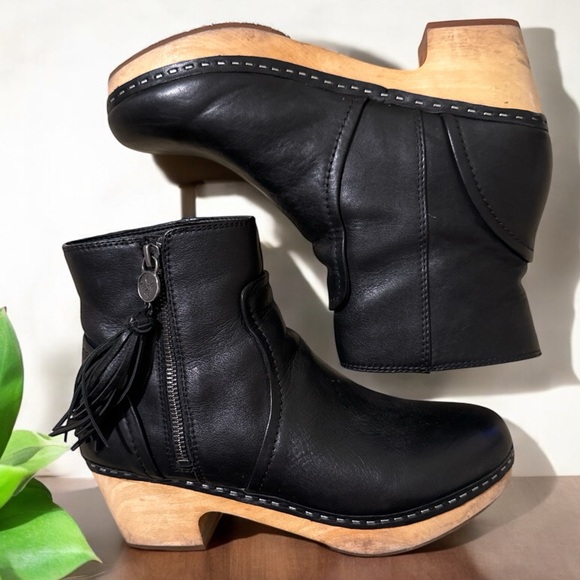 Patricia Nash Black Ankle Boots with Tan Soles - Picture 2 of 7